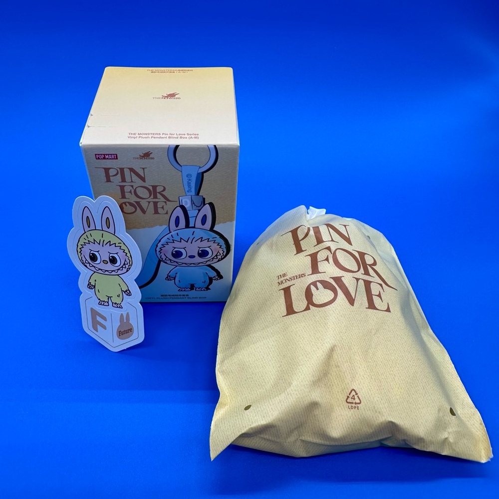 Pop Mart Pin for love pendant